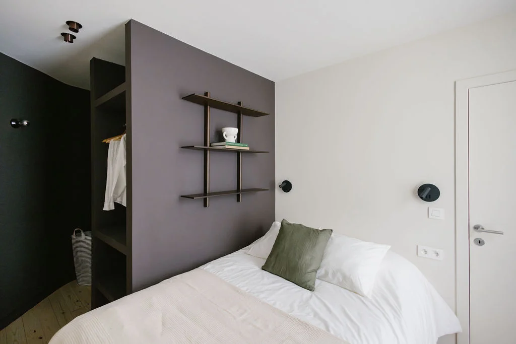 Rezidentz — chambre mur mauve